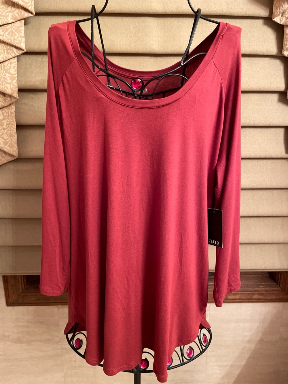 NWT - a.n.a 3/4 Sleeve Western Red Scoop Neck Top, Soft & Stretchy Size XL